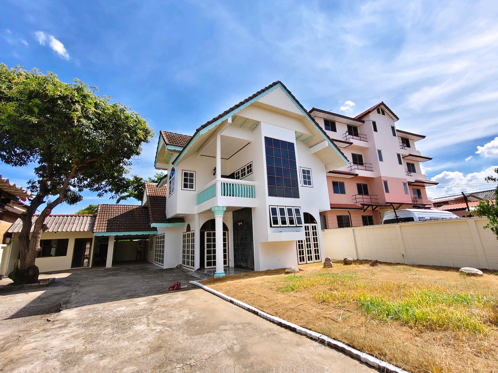 🏡 ขาย: บ้านเดี่ยวสองชั้น พร้อมออฟฟิศ และที่ดินเปล่า ทำเลทองในนนทบุรี!