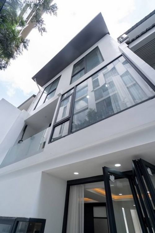 Urgent #Townhome for sale, 3 floors, 25 sq m, Soi Sukhumvit 15, good location, only 1 minute to NIST International School and 5 minutes to BTS Asoke.