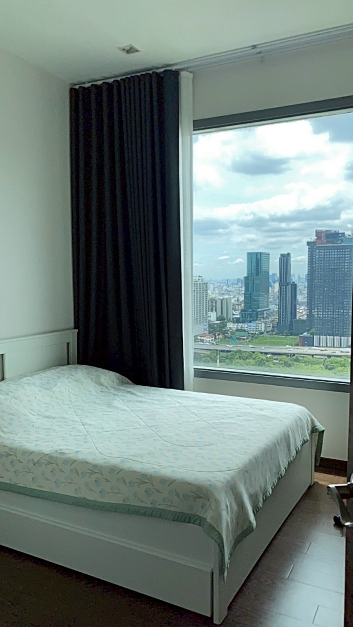 ขายขาดทุน ห้องมุม ติด MRT เพชรบุรี / Q Asoke 2 Bed 46 sq.m. โทร 0937890899 ขายขาดทุน ห้องมุม ติด MRT เพชรบุรี / Q Asoke 2 Bed 46 sq.m. โทร 0937890899