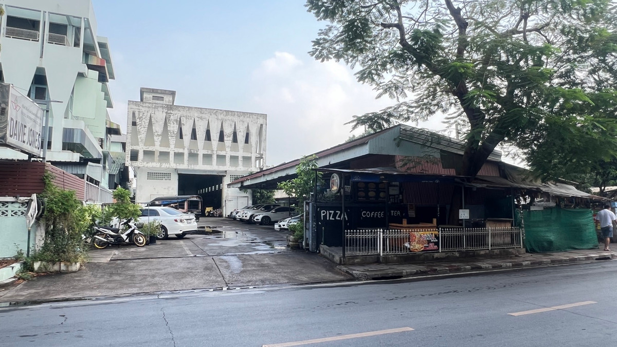ขายที่ดินพร้อมอาคารโกดัง ติดถนนชัยฤกษ์ , เนื้อที่ 4 ไร่ 3 งาน 30 ตร.ว. (1930 ตร.ว.) ขายที่ดินพร้อมอาคารโกดัง ติดถนนชัยฤกษ์ , เนื้อที่ 4 ไร่ 3 งาน 30 ตร.ว. (1930 ตร.ว.)
