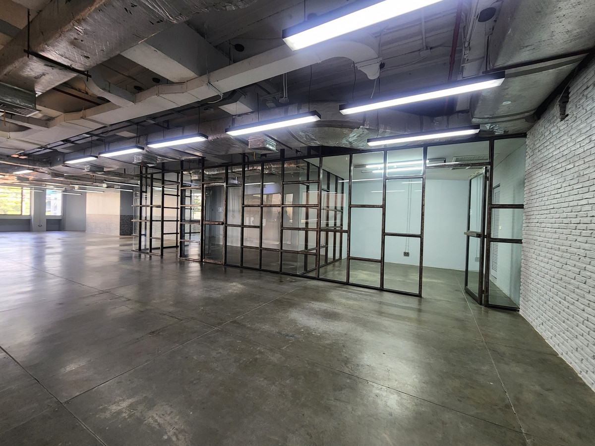 Loft Style Office for Rent – 245 sqm, Ready to Move In, Sukhumvit 21, Asoke. – รูปที่ 2