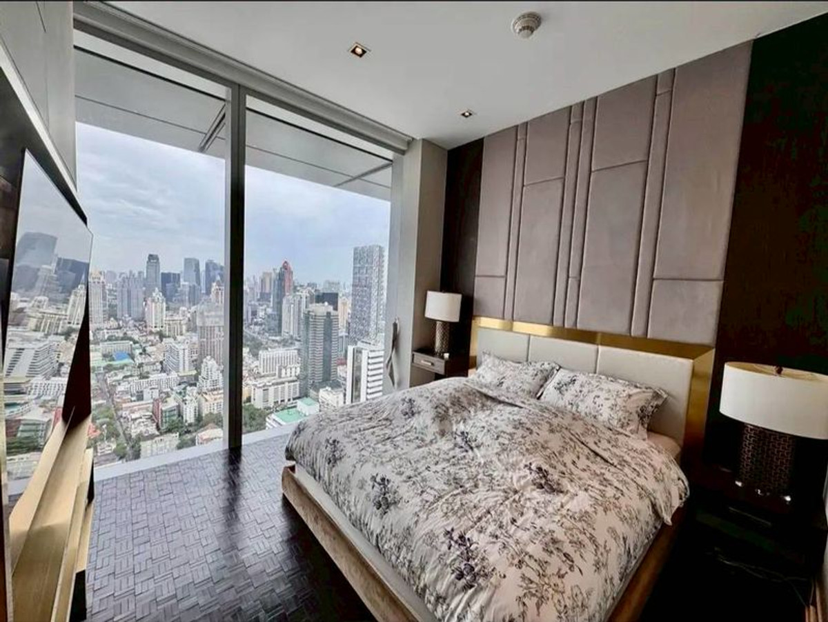 For sale The Ritz-Carlton Residences Bangkok beautiful room decorated in luxury style, high floor, city view, very good price, pets friendly!!