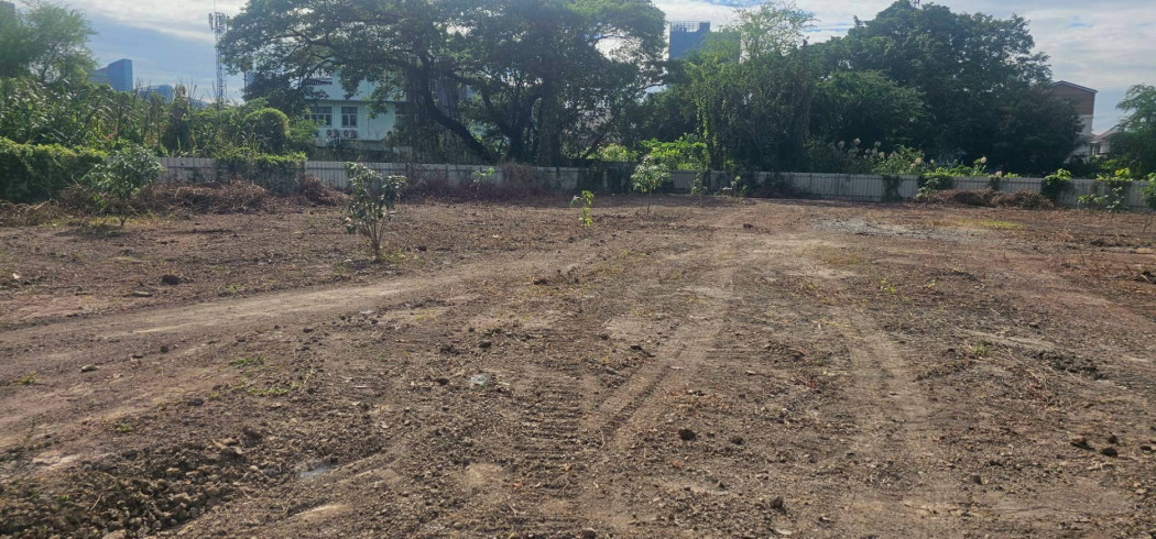 Land for sale 399 sq.w. Soi Punnawithi 29/1 near the Department of Land Transport Area 3