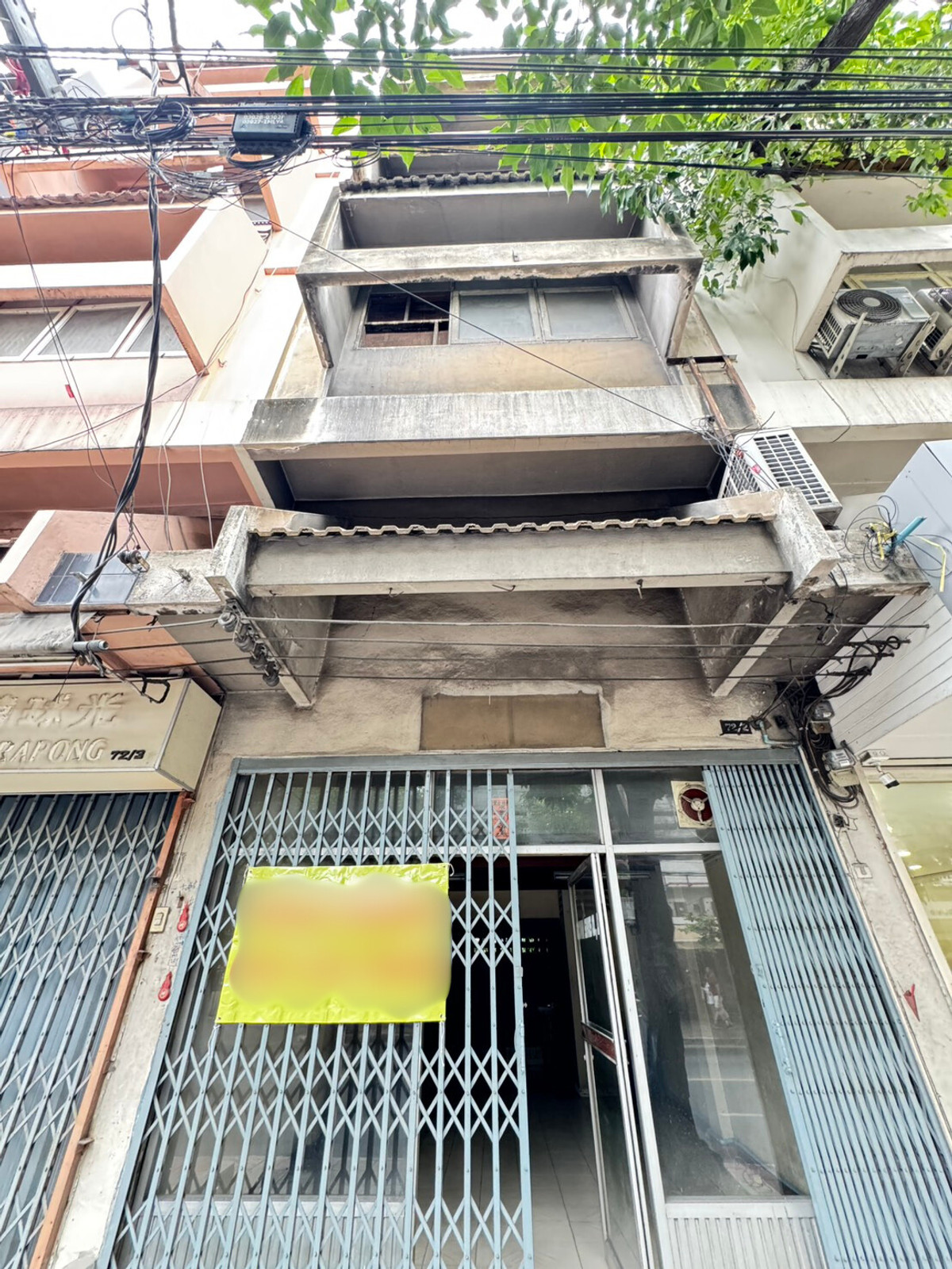 4 Story Commercial Building BTS Ekkamai 800 m Ideal for Cafe Clinic 4 Story Commercial Building BTS Ekkamai 800 m Ideal for Cafe Clinic