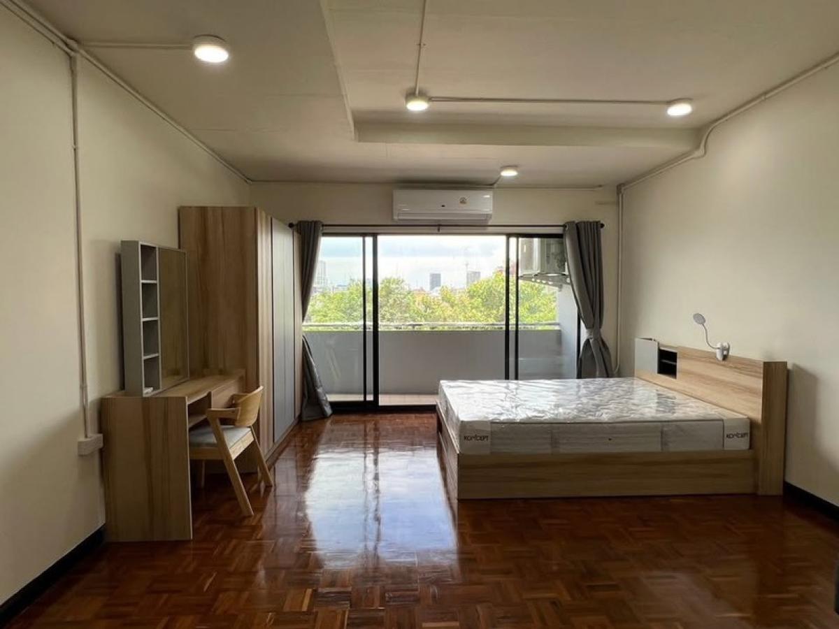 (A034167) Phasuk Place