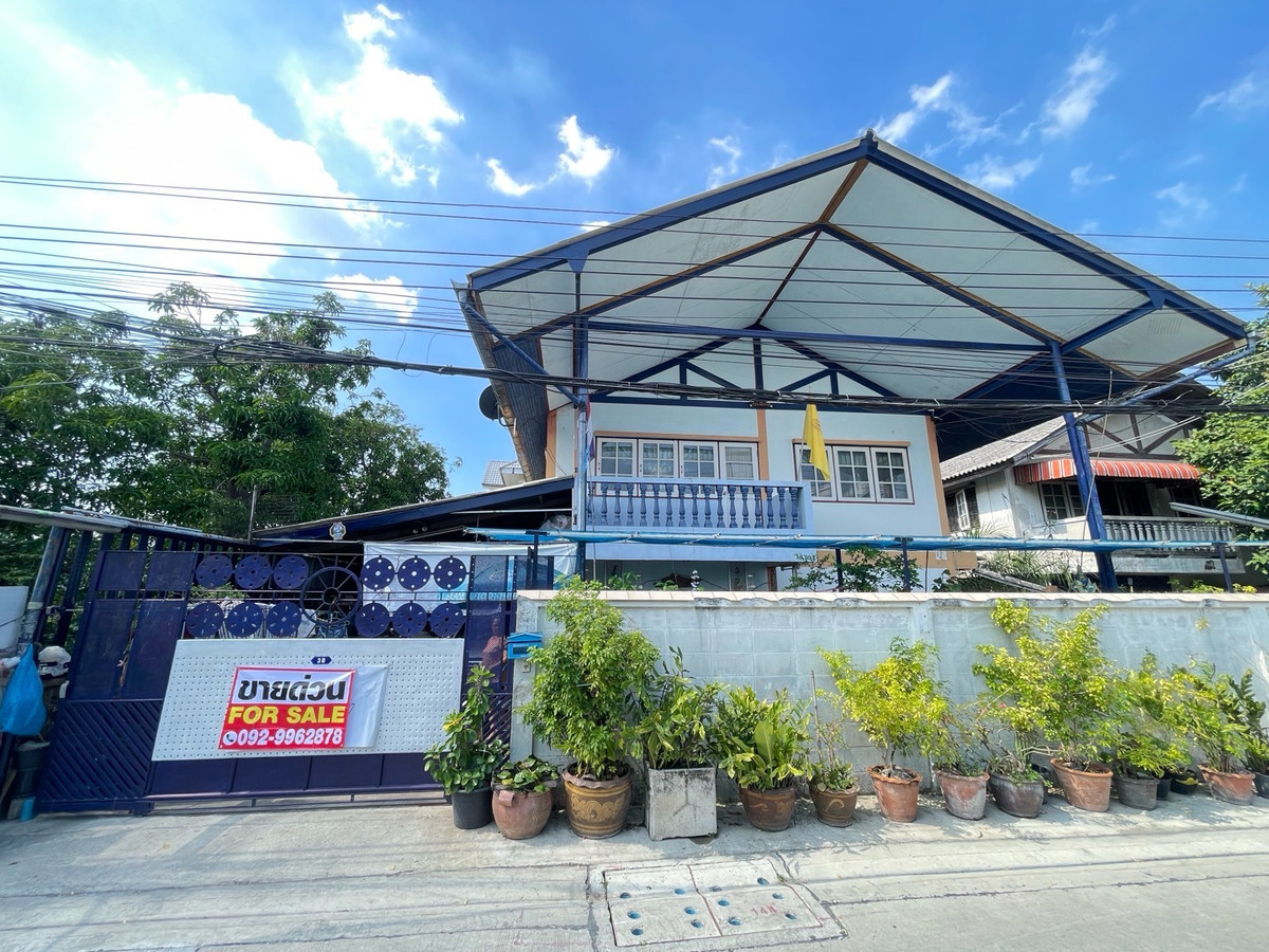 Single house for sale, Soi Thansamrit 19 Near MRT Sanambinnam 🔥 very good price 🔥 Single house for sale, Soi Thansamrit 19 Near MRT Sanambinnam 🔥 very good price 🔥