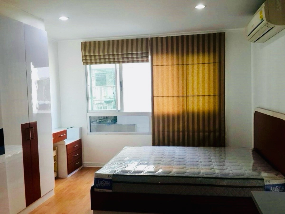 📍 Condo for sale Lumpini Ville Cultural Center  near MRT Huai Khwang 🚆 Easy travel, there is a Shuttle Bus to pick up and drop off with complete amenities 🏢