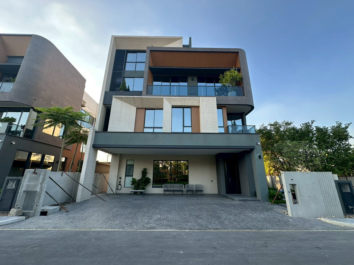 For sale luxury house in Pattanakarn✨4 bedroom 421 sq.m fully furnished with show unit 42.5 mb negotiable Tel 0863692224