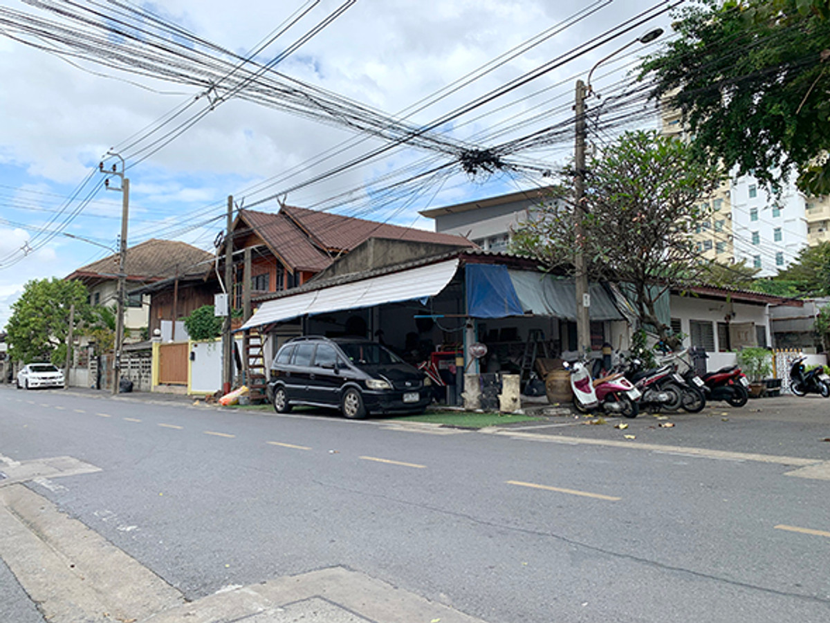ขาย บ้านชั้นเดียว ติวานนท์ 46 พร้อมผู้เช่าจำนวน 5 ห้อง  เนื้อที่ 40 ตร.ว ทำเลหัวมุม