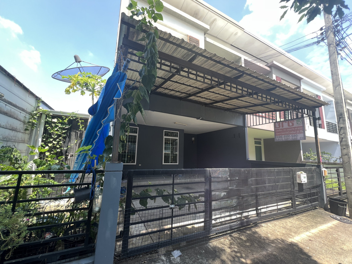 2-story townhouse, Habitia Wongwaen-Ramindra, back on the edge, good location, close to all conveniences. 2-story townhouse, Habitia Wongwaen-Ramindra, back on the edge, good location, close to all conveniences.