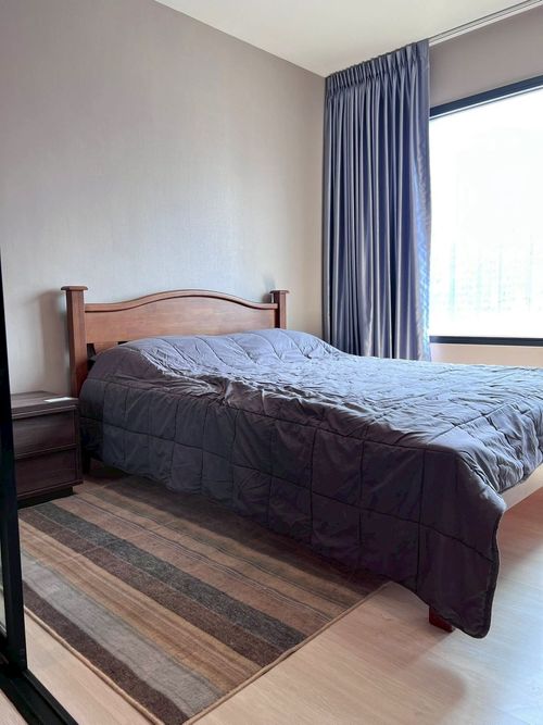 Life Asoke, the most popular condo next to MRT Phetchaburi - fully furnished, ready to move in with your bags!