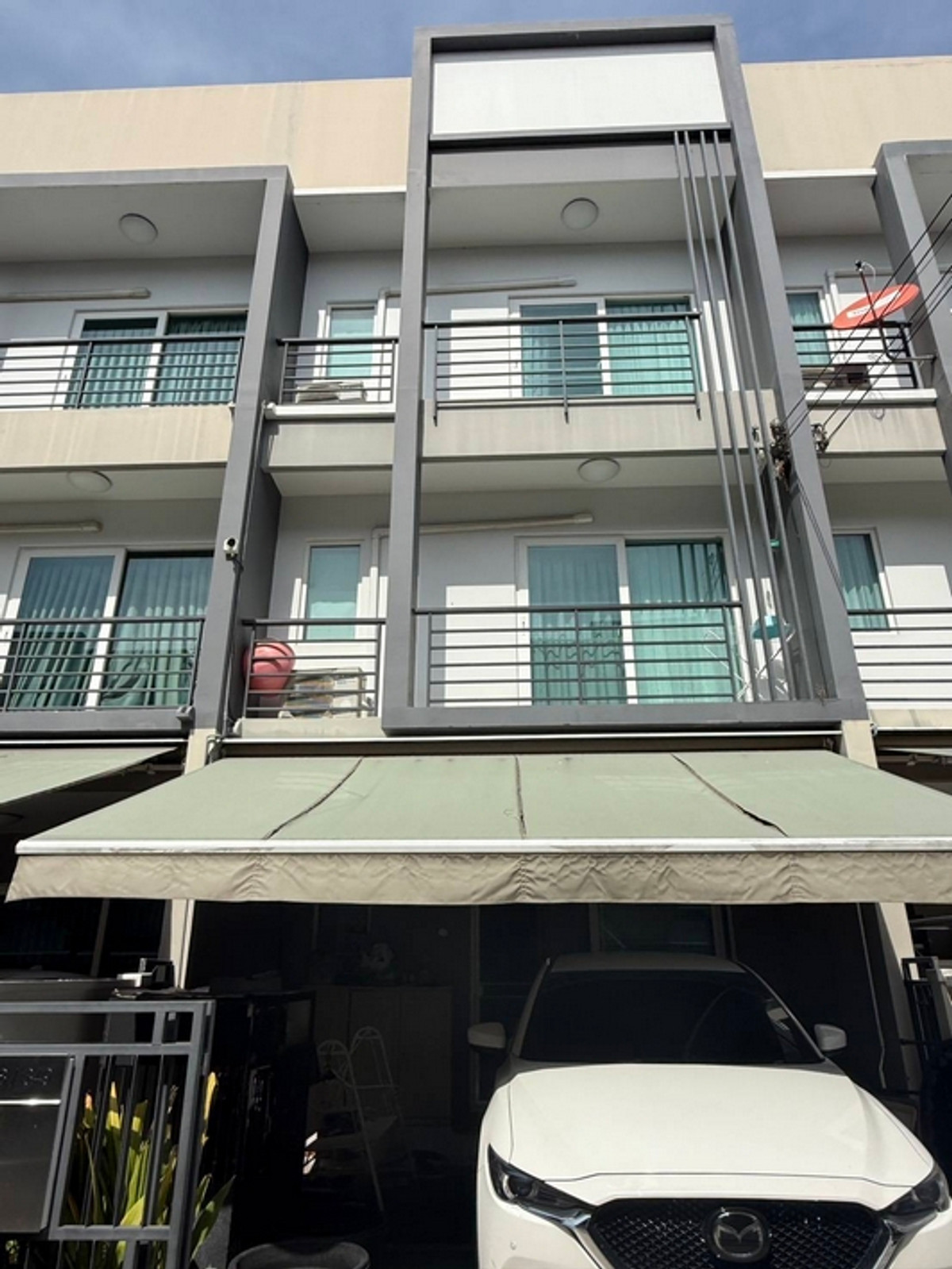 ขายทาวน์โฮม บ้านกลางเมือง สวนหลวง 3 ชั้น 3 ห้องนอน ตกแต่งสวย เฉลิมพระเกียรติ ซอย 28 ใกล้ MRT ศรีอุดม เมกาบางนา ขายทาวน์โฮม บ้านกลางเมือง สวนหลวง 3 ชั้น 3 ห้องนอน ตกแต่งสวย เฉลิมพระเกียรติ ซอย 28 ใกล้ MRT ศรีอุดม เมกาบางนา