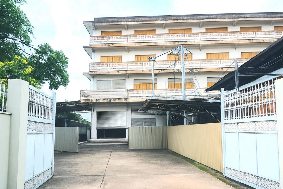 Factory/warehouse for rent, 4 floors, on an industrial-logistics location. Suksawat Zone 14 Factory/warehouse for rent, 4 floors, on an industrial-logistics location. Suksawat Zone 14