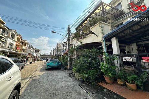 ขายทาวน์โฮม 3ชั้น 20ตรว. ถนนพระราม9 ซอย 43 บ้านกลางเมือง พระราม9 ใกล้ทางด่วนศรีรัช 