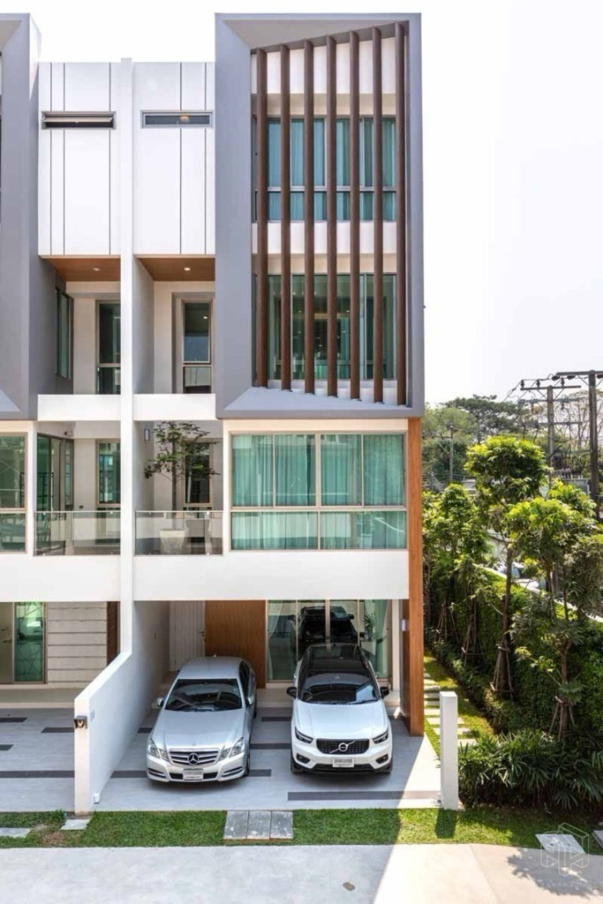 Modern 3.5-Storey Townhouse in Sukhumvit, 200 m from BTS Bang Chak promotion price 16.9 mb
