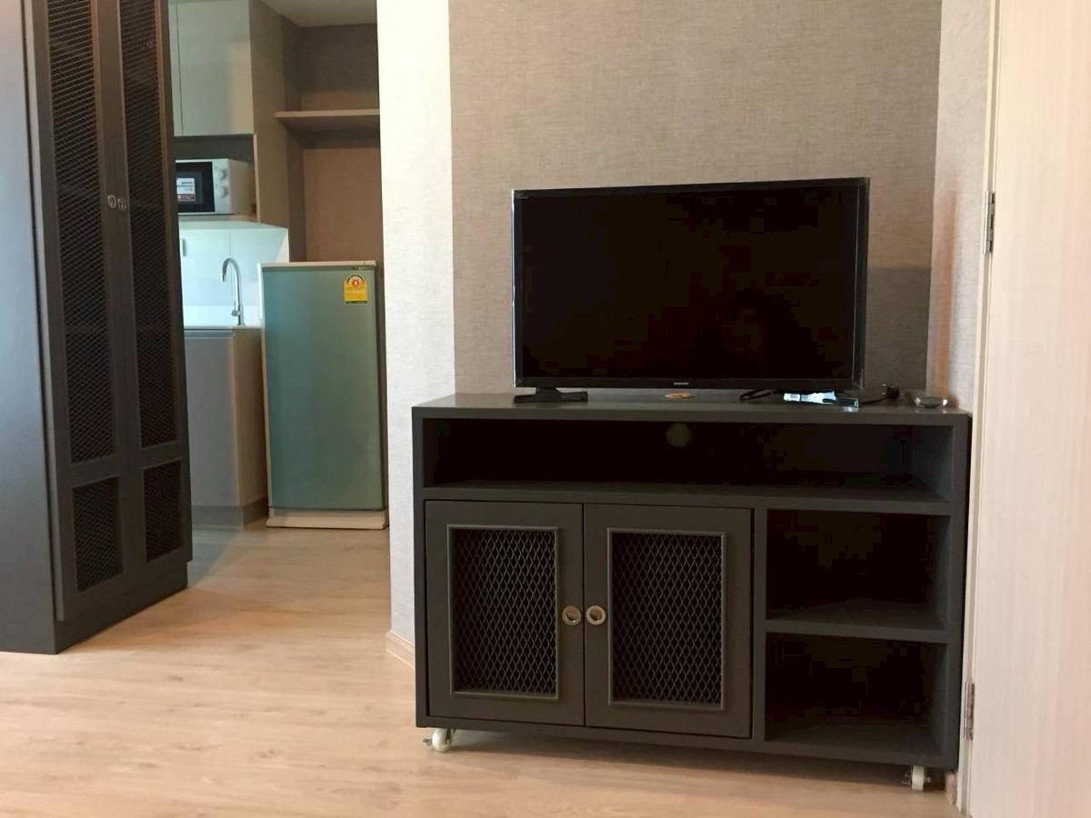 For Rent!! Ideo Q Chula – Samyan🌆 Studio | 24 sq.m.💰 Rent : 18,000 THB/month 📞 Contact : Aomam (Agent) Tel./Line ID : 095-587-1692 WhatsApp : +66 95 587 1692