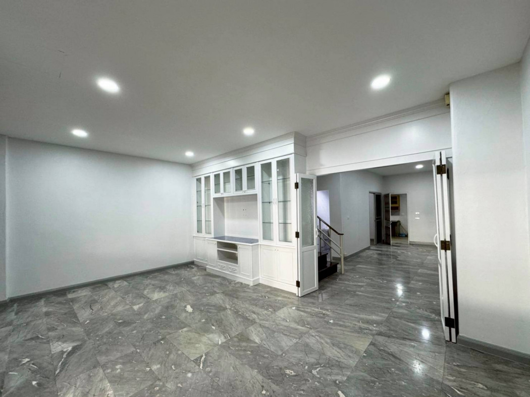 For Rent 4-storey townhouse, 31.5 sq.wa, Worathon Ville Village, Pattanakarn 44 – รูปที่ 2