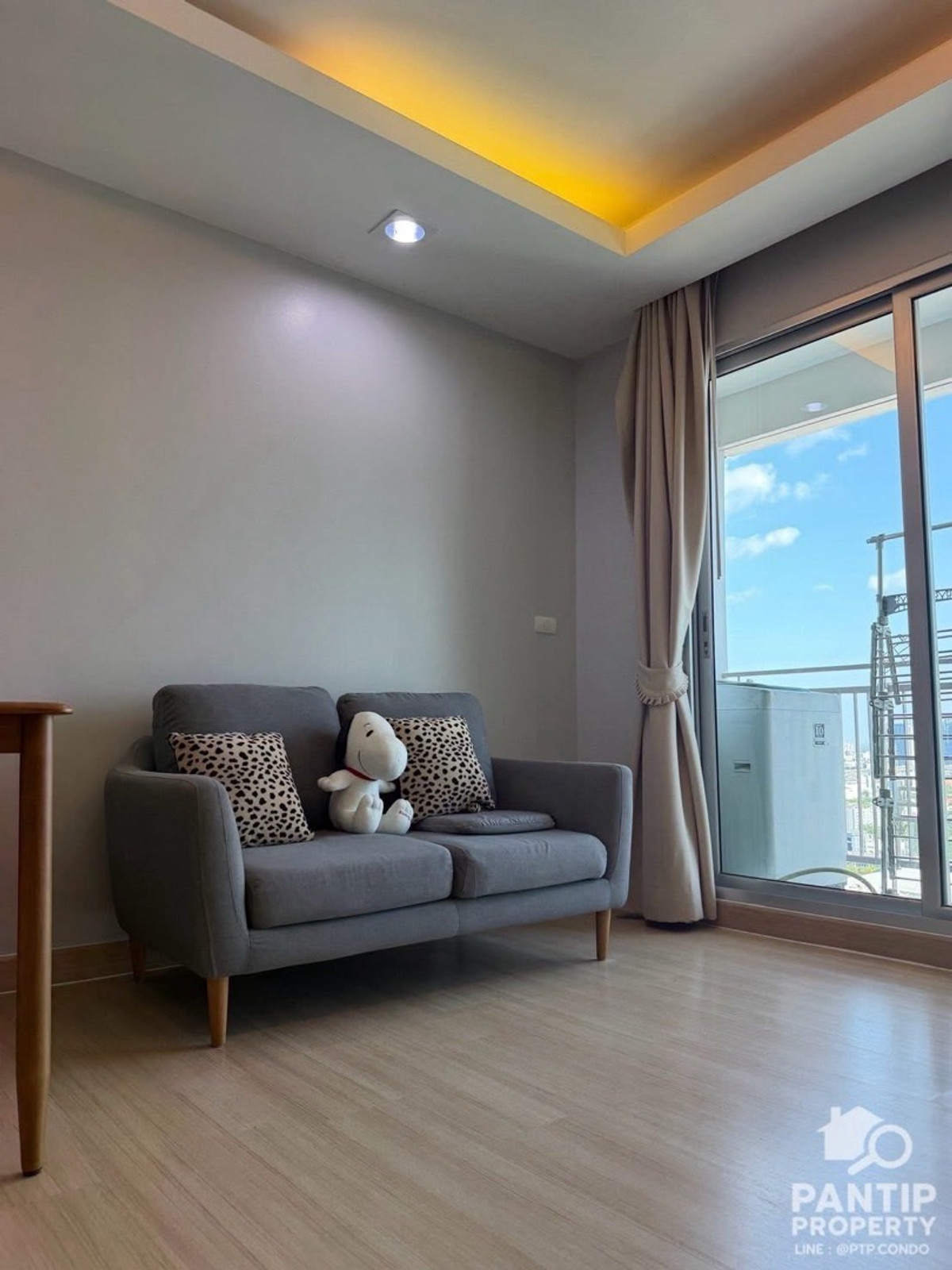 ✨ For Rent – Thru Thonglor (ทรู ทองหล่อ) 
🌟 A prime Thonglor location on the Phetchaburi side, offering easy access with multiple routes in and out.