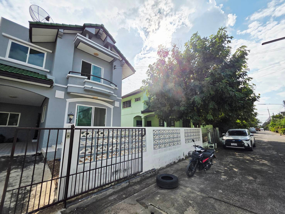 Unbeatable Price! Newly Renovated 2-Storey Detached House – Feels Just Like New Lully Ville Village, Khu Khot (Lam Luk Ka–Khu Khot Road), near Khu Khot BTS Station & Utraphimuk Expressway A fully renovated house, ready to move in – รูปที่ 2