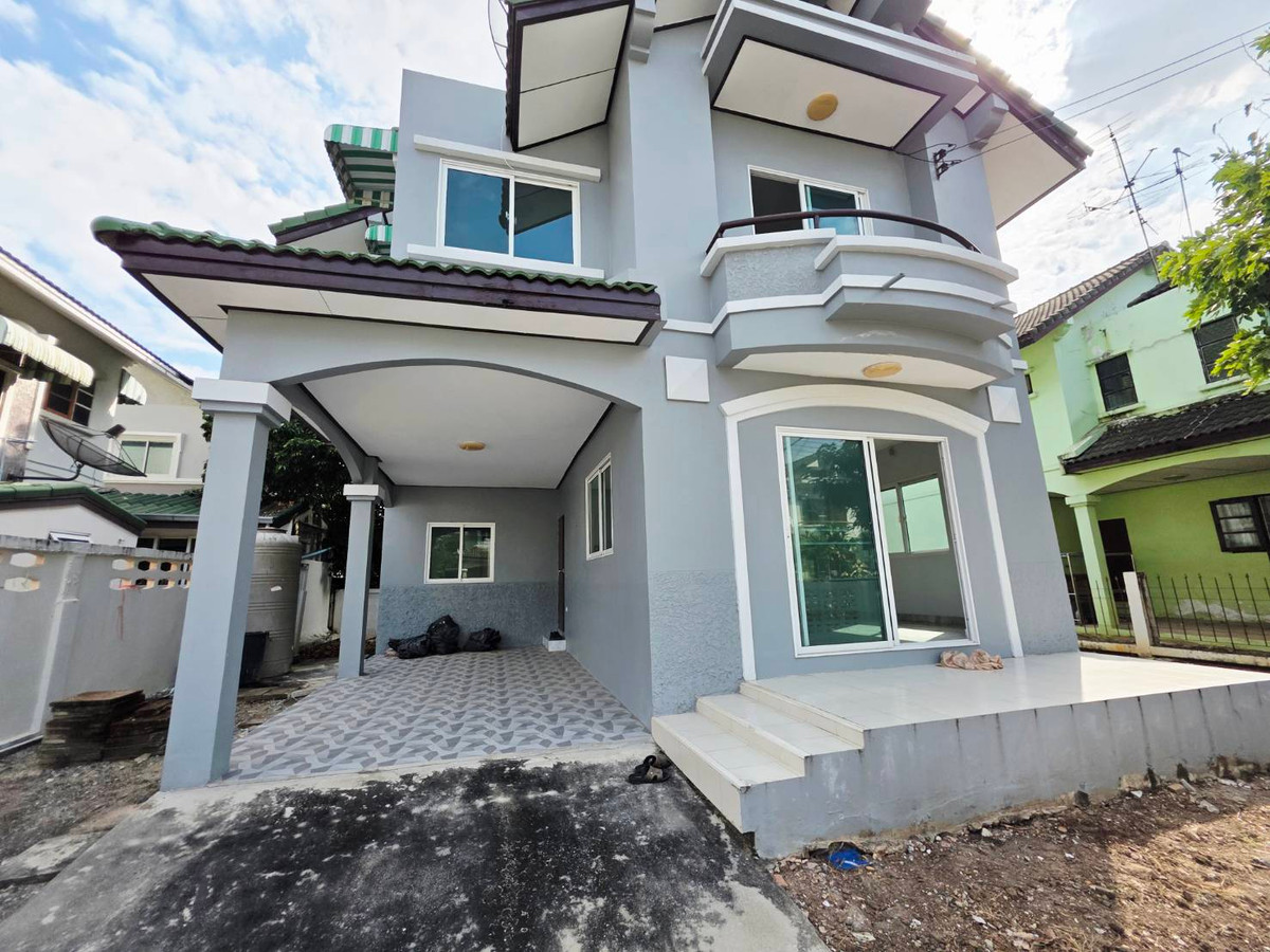Unbeatable Price! Newly Renovated 2-Storey Detached House – Feels Just Like New Lully Ville Village, Khu Khot (Lam Luk Ka–Khu Khot Road), near Khu Khot BTS Station & Utraphimuk Expressway A fully renovated house, ready to move in – รูปที่ 4
