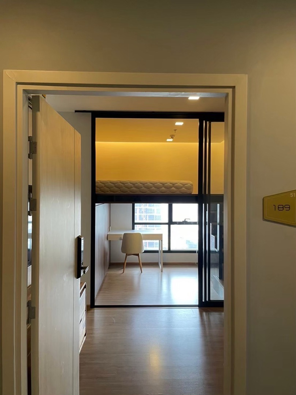 For sale with built-in bedroom, 2 floors, very good condition. The is selling it himself. (Agents welcome)Type: 30.71 sqm | 1 Bedroom 1 BathFloor: 12A For sale with built-in bedroom, 2 floors, very good condition. The is selling it himself. (Agents welcome)Type: 30.71 sqm | 1 Bedroom 1 BathFloor: 12A