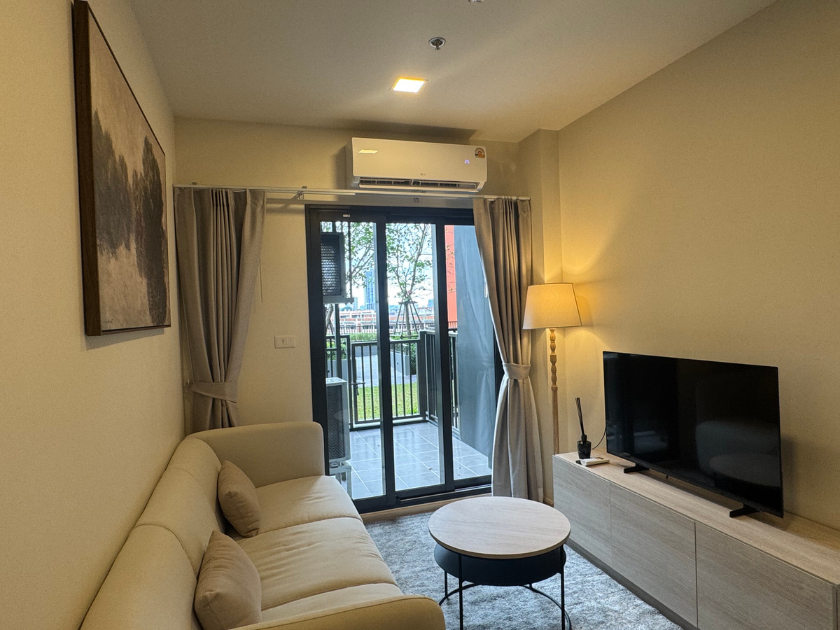 Flo by Sansiri - 2 bedrooms, garden access, near BTS Khlong San. Flo by Sansiri - 2 bedrooms, garden access, near BTS Khlong San.