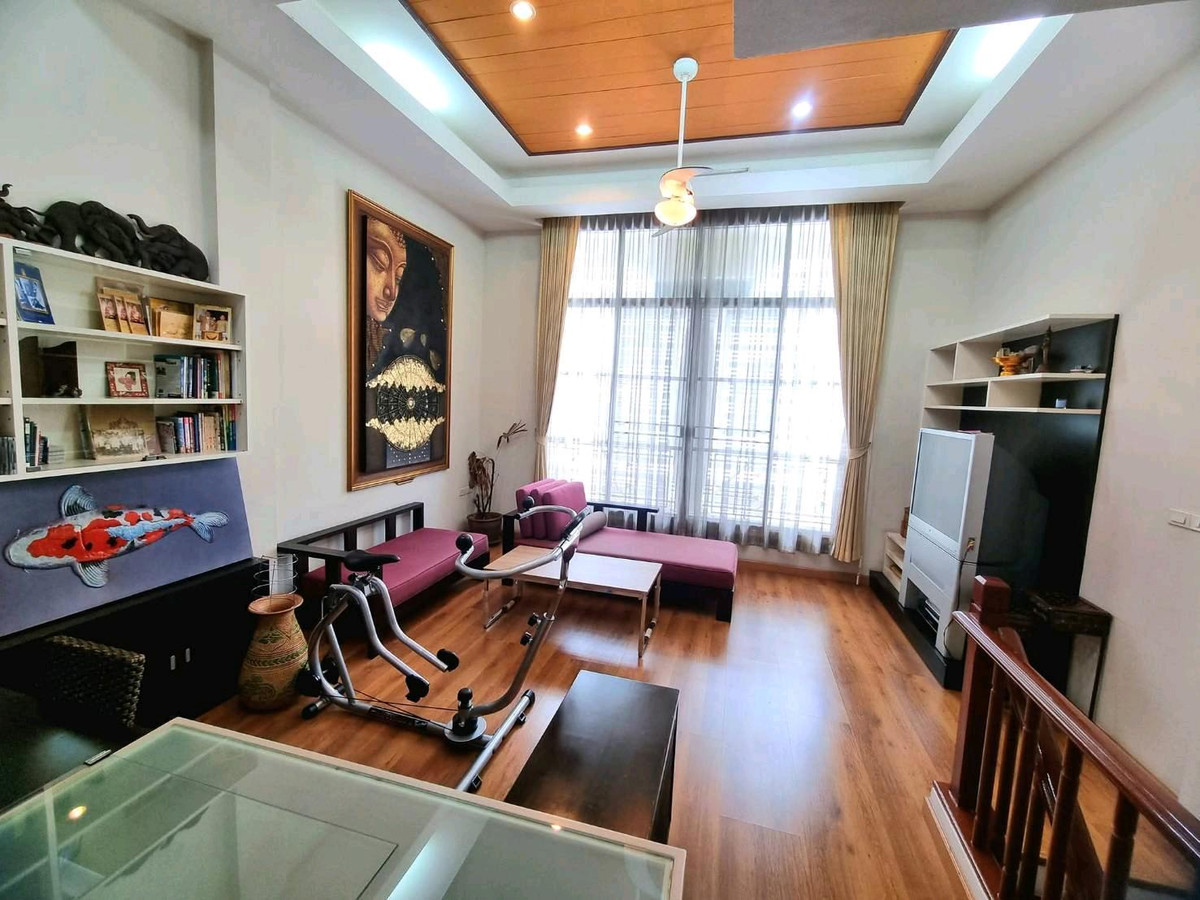 Townhome for sale, 3 floors, area 22 sq m, 3 bedrooms, 4 bathrooms.
