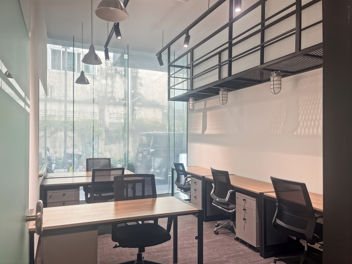 Private office space for 4 employees in Regus W-District – รูปที่ 2