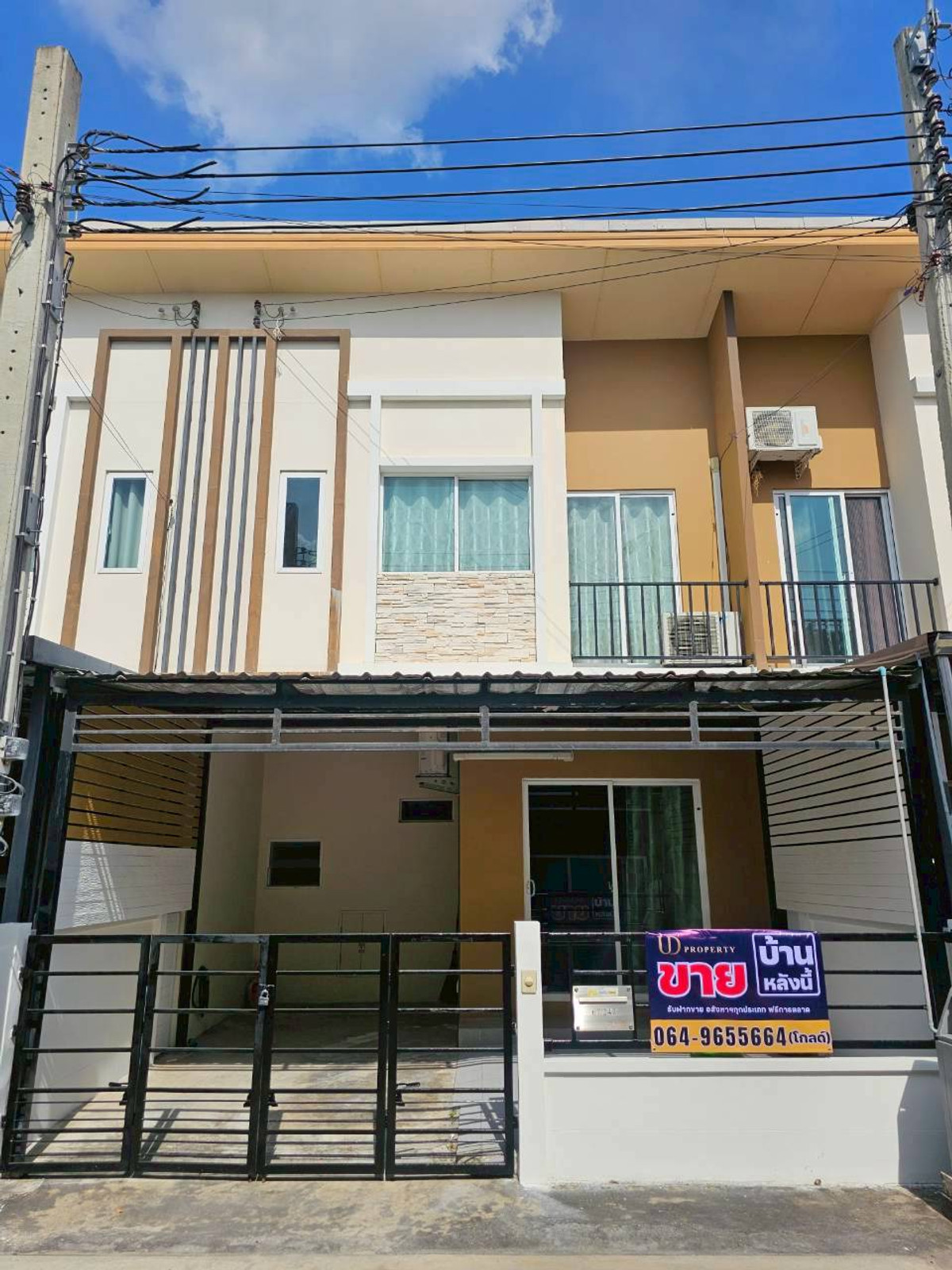 2-story townhome, Pleno Ratchaphruek-Rama 5. 2-story townhome, Pleno Ratchaphruek-Rama 5.