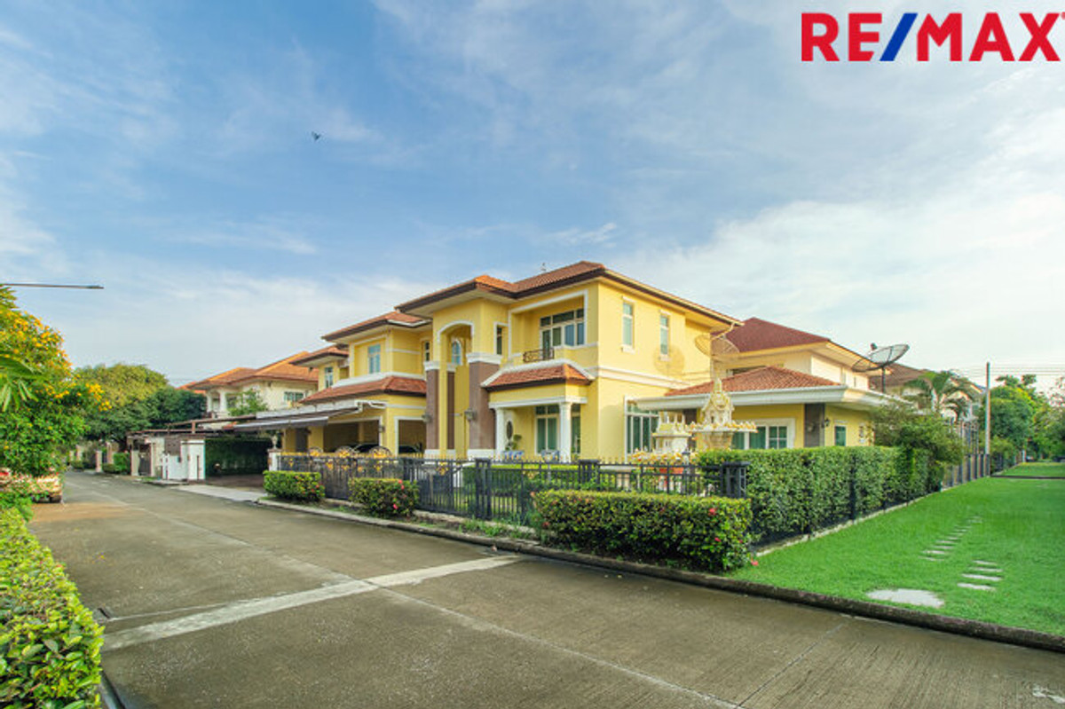 House with land The Grand Rama 2 The interior is decorated in a Modern Classic style by the interior design team from“ Dream house