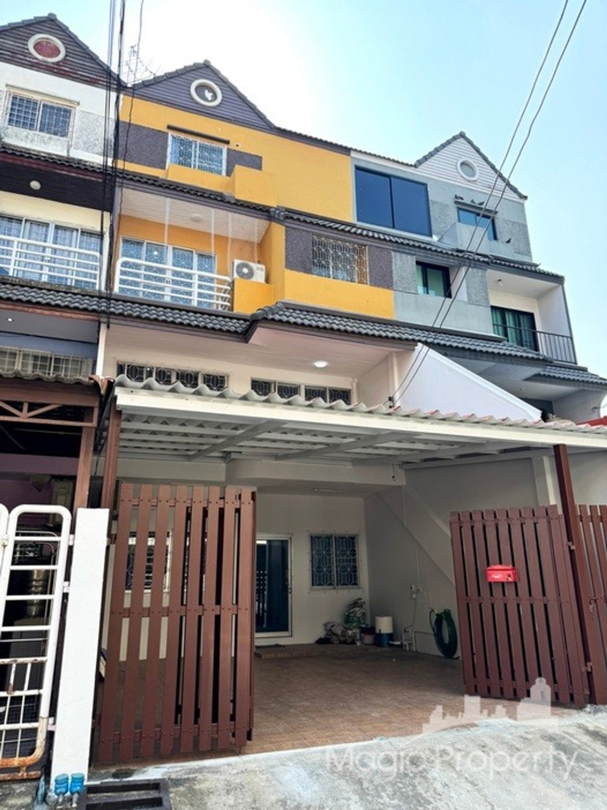 ขายทาวน์เฮ้าส์ 5 ห้องนอน ใน หมู่บ้านวราธรวิลล์ ซอยพัฒนาการ 44 แขวงสวนหลวง เขตสวนหลวง กรุงเทพมหานคร ขายทาวน์เฮ้าส์ 5 ห้องนอน ใน หมู่บ้านวราธรวิลล์ ซอยพัฒนาการ 44 แขวงสวนหลวง เขตสวนหลวง กรุงเทพมหานคร