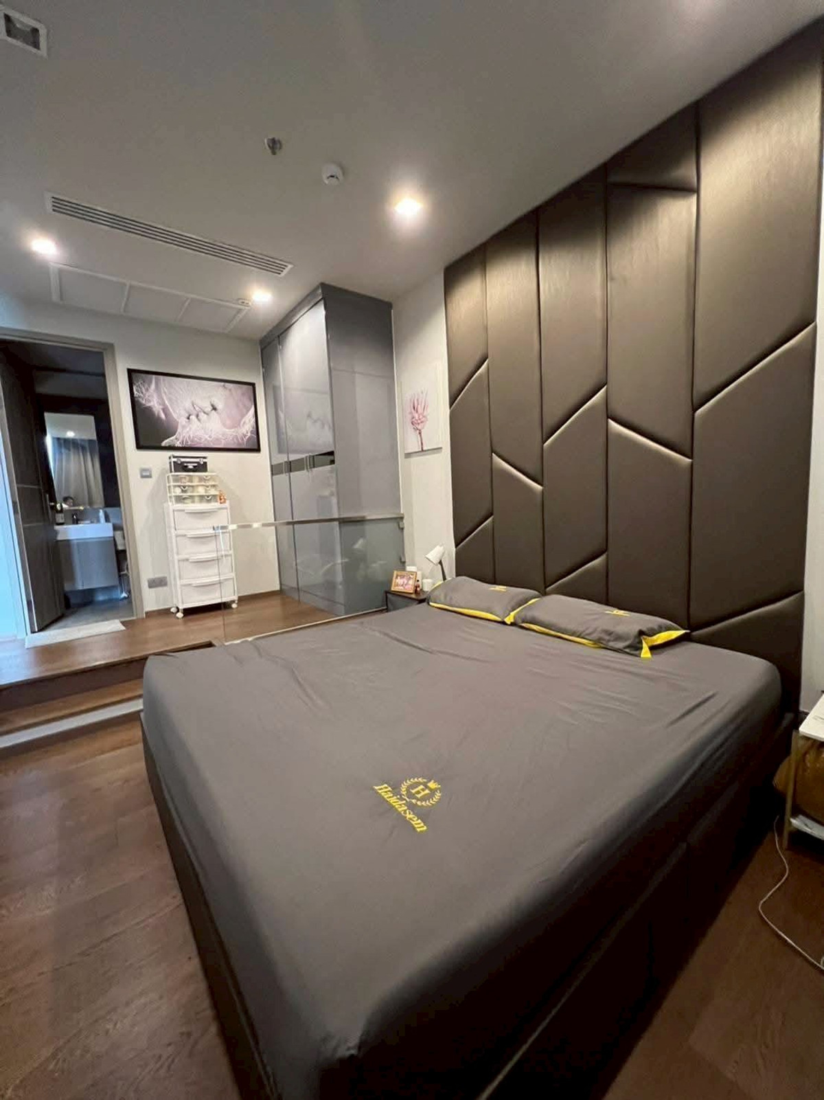 ★Great value price, beautiful room for 8.39 million baht, in the heart of Bangkok, very convenient, next to BTS, monuments, many shopping areas ★ @ Ideo Q Victory ★Great value price, beautiful room for 8.39 million baht, in the heart of Bangkok, very convenient, next to BTS, monuments, many shopping areas ★ @ Ideo Q Victory