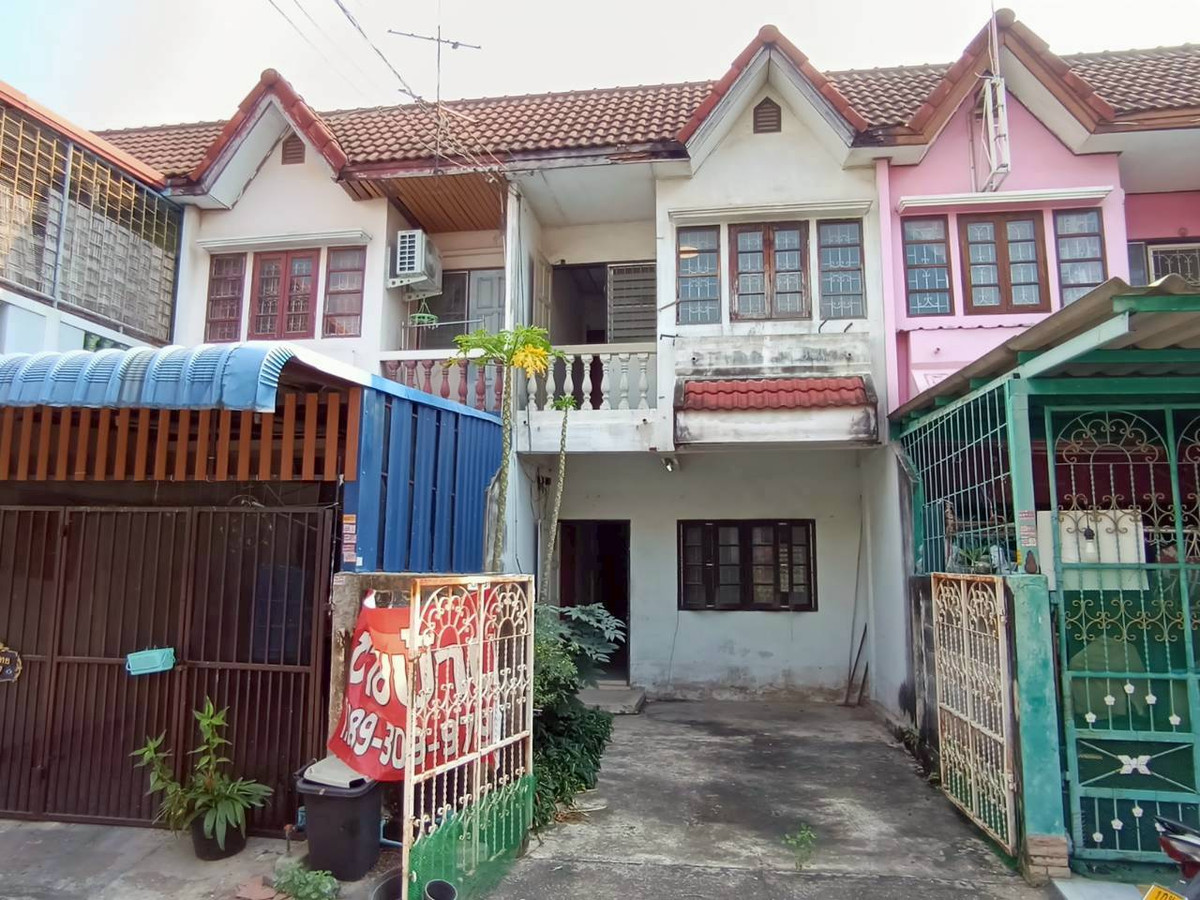 Townhouse for sale Phetkasem Village 1, Phetkasem 77/8, near the market, 7-11, Vichaivej Nongkhaem Hospital. Townhouse for sale Phetkasem Village 1, Phetkasem 77/8, near the market, 7-11, Vichaivej Nongkhaem Hospital.