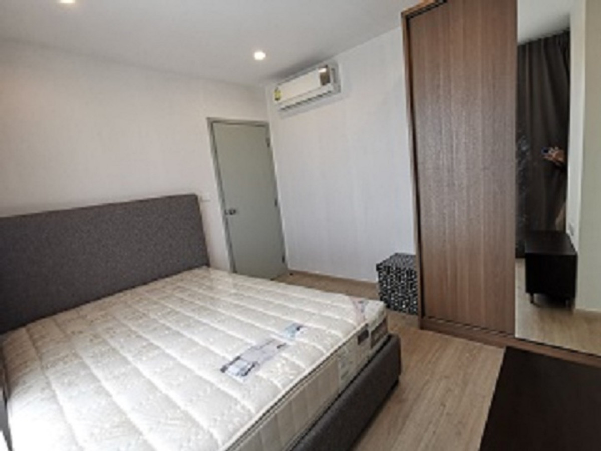 For sale very cheap, Condo Ideo Sathorn Thapra (Ideo Sathorn Thapra), next to BTS Pho Nimit, 300 meters, with furniture + 2 bedrooms + parking for 2 cars, only 2.95 million baht. For sale very cheap, Condo Ideo Sathorn Thapra (Ideo Sathorn Thapra), next to BTS Pho Nimit, 300 meters, with furniture + 2 bedrooms + parking for 2 cars, only 2.95 million baht.