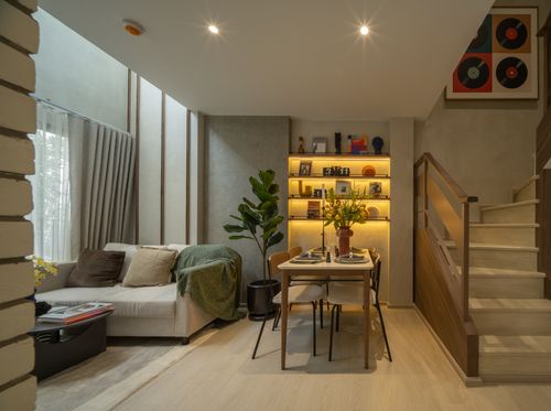 🌟 Best value! Duplex with high ceiling! Large unit near the train station! 🚇📞: 065-626-5636