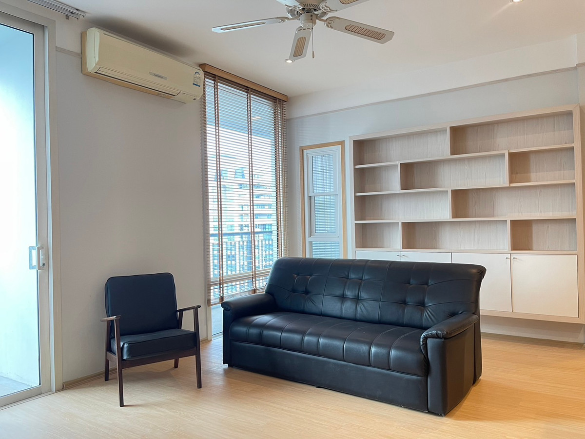 A beautiful, cheap, and good room like this can be yours!! Must you not miss it? This price in Villa Ratchathewi There is also a completely new ironing room. You must say hello or call 0876358339 K.Mang. A beautiful, cheap, and good room like this can be yours!! Must you not miss it? This price in Villa Ratchathewi There is also a completely new ironing room. You must say hello or call 0876358339 K.Mang.