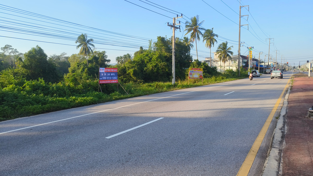 ขายด่วน ที่ดินติดถนนทางหลวงใกล้สี่แยกโจ่ย อ.บางสะพานน้อย