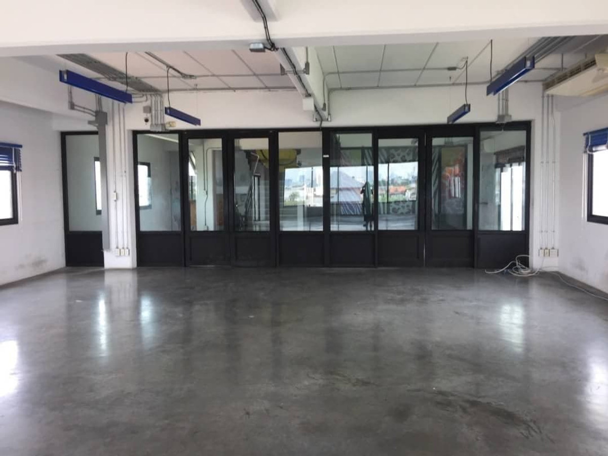 ให้เช่า สำนักงาน +พร้อมโกดัง ลาดพร้าว71 (ใกล้เลียบด่วนเอกมัย-รามอินทรา) 235 ตร.ว. 1400 ตร.ม. พื้นที่กว้าง ภายในสามารถจอดรถได้ 20 คัน – รูปที่ 4