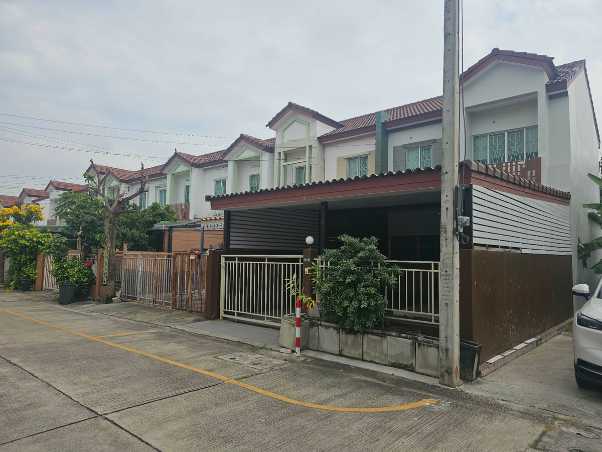 ขายทาวน์เฮาส์ หมู่บ้านไลโอ วงแหวน-ปิ่นเกล้า (ซอยวัดพระเงิน)