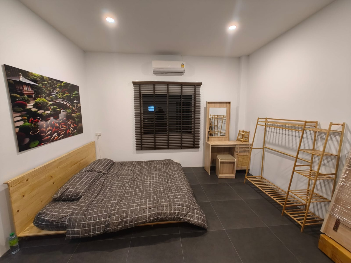 ขายบ้านใหม่สไตล์พูลวิลล่า มีโซนบาร์หน้าบ้าน มีอ่างอาบน้ำทุกห้อง ยังไม่เคยอยู่ ทำเลใกล้มหาวิยาลัยแม่โจ้ SW002041 – รูปที่ 4