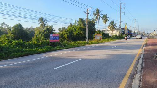 ขายด่วน ที่ดินติดถนนทางหลวงใกล้สี่แยกโจ่ย อ.บางสะพานน้อย
