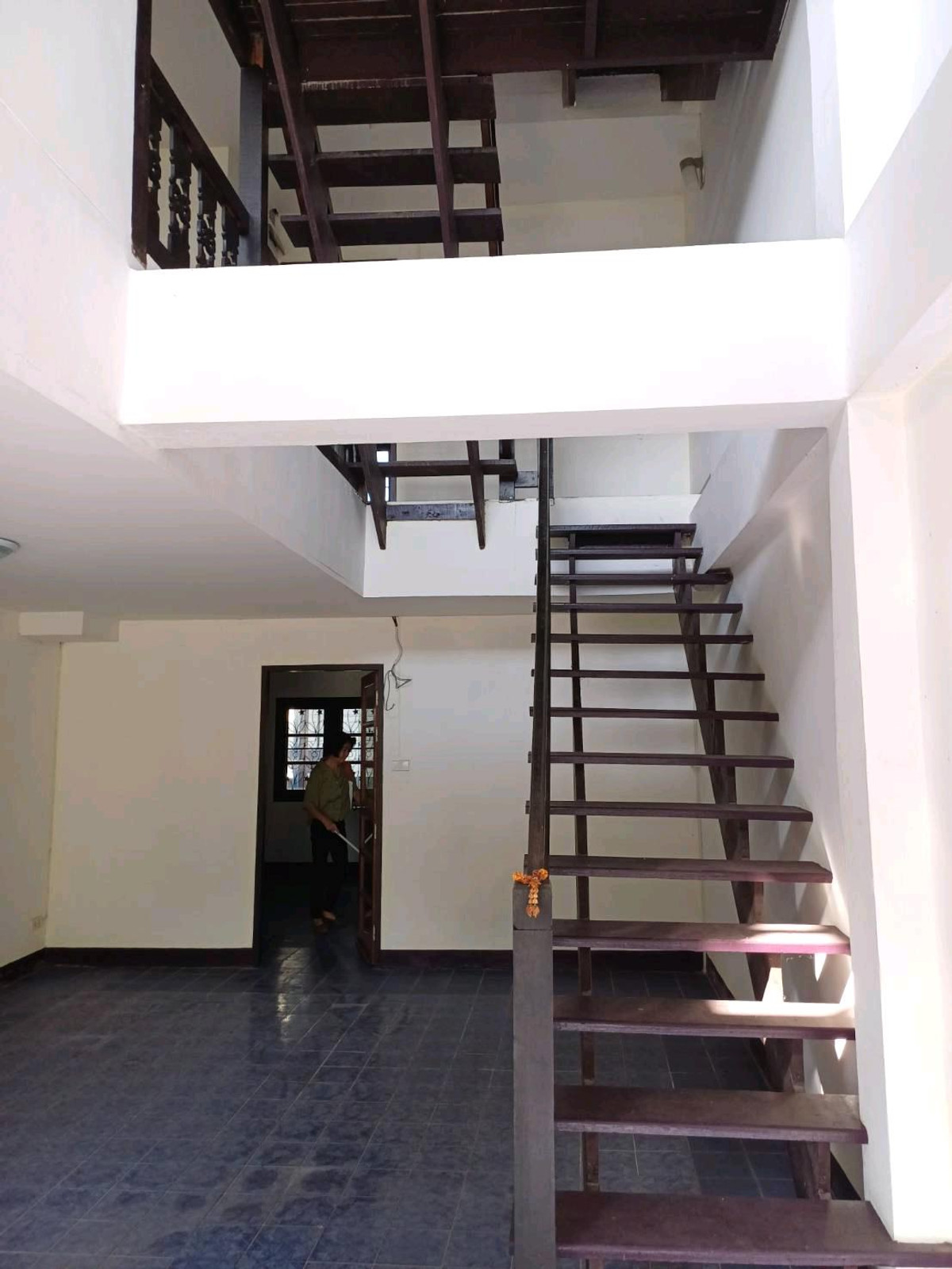 ทาวน์โฮม 3 ชั้น 28 ตร.ว. เพดานสูง นัดเข้าชม สอบถามราคาได้ค่ะ3-story townhouse, 28 sq.wah, high ceilings. Appointment for viewing available. Please feel free to ask for the price.3层联排别墅，面积 28 平方哇（sq.wah），层高挑高。可预约看房，欢迎咨询价格。 – รูปที่ 4