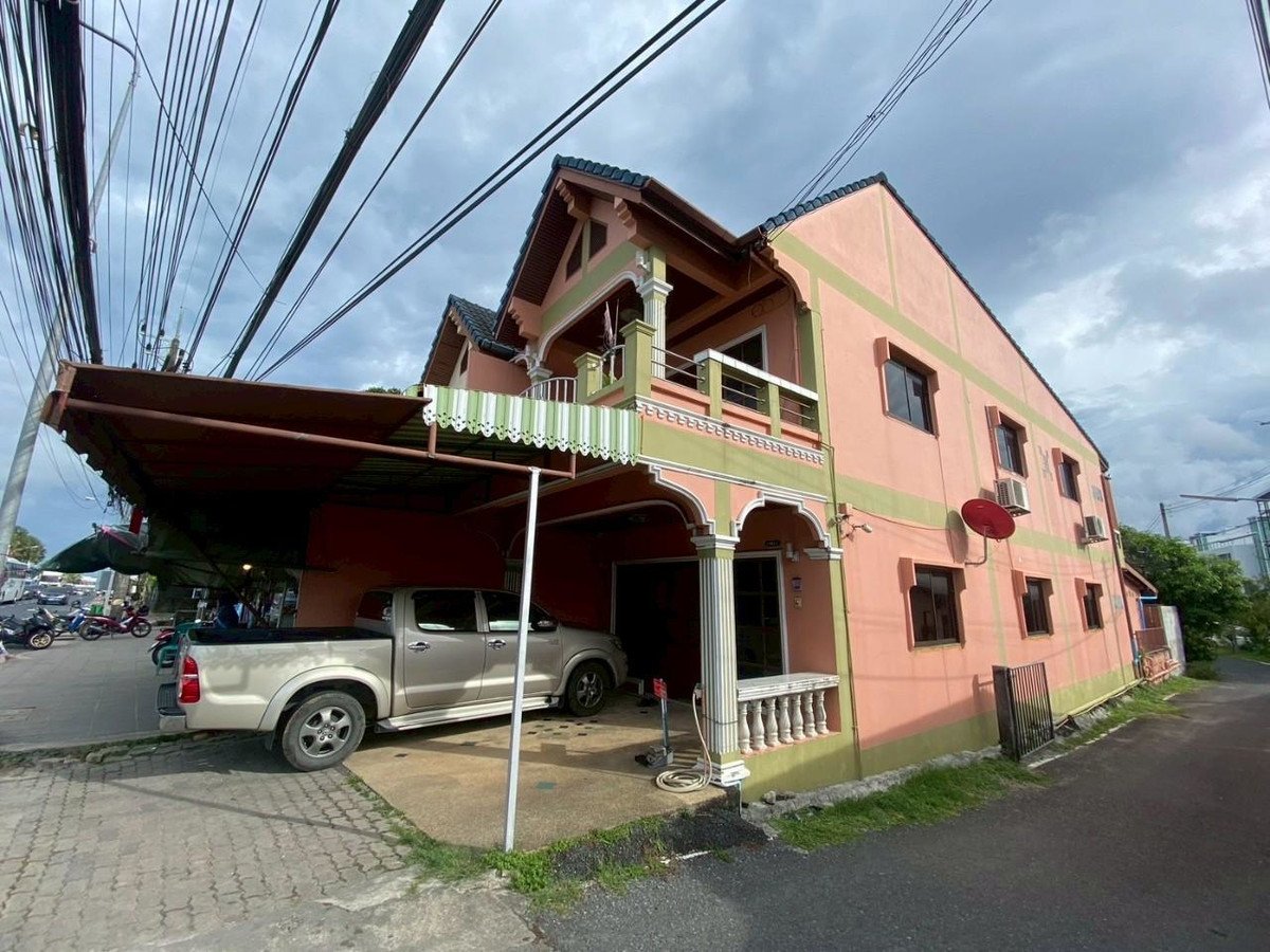 🏡 Corner house, prime location in the middle of Koh Kaew, Phuket‼️Right opportunity For people who want to live + do business in one place. 🏡 Corner house, prime location in the middle of Koh Kaew, Phuket‼️Right opportunity For people who want to live + do business in one place.