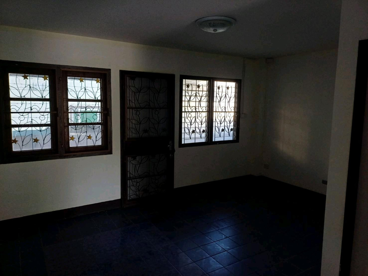 ทาวน์โฮม 3 ชั้น 28 ตร.ว. เพดานสูง นัดเข้าชม สอบถามราคาได้ค่ะ3-story townhouse, 28 sq.wah, high ceilings. Appointment for viewing available. Please feel free to ask for the price.3层联排别墅，面积 28 平方哇（sq.wah），层高挑高。可预约看房，欢迎咨询价格。 – รูปที่ 3