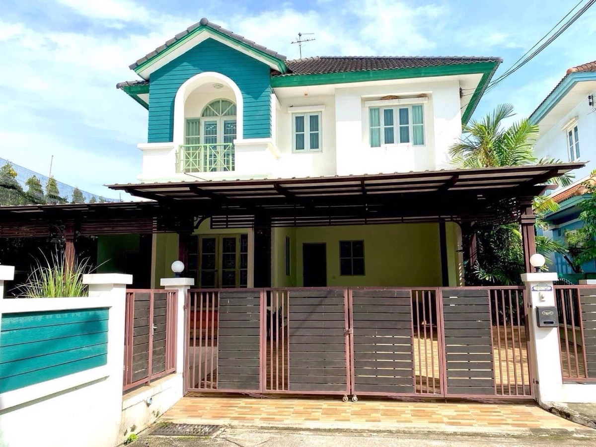 Urgent sale, Baan Wararom of the Q-House project, next to the main road, Minburi, Bangkok.