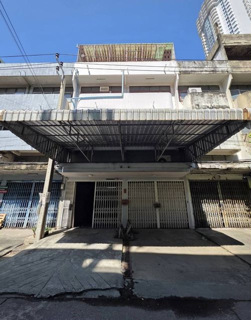 Commercial building for rent near Int-Intersect Rama 3, just 3 minutes.