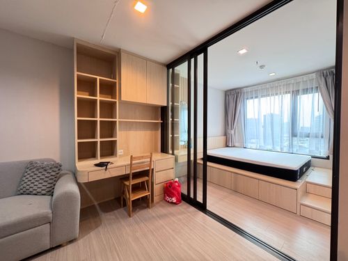 ขายด่วน ห้องสวยมาก ตกแต่งพร้อมอยู่ Life Sathorn Sierra สอบถามเพิ่มเติมได้นะครับ