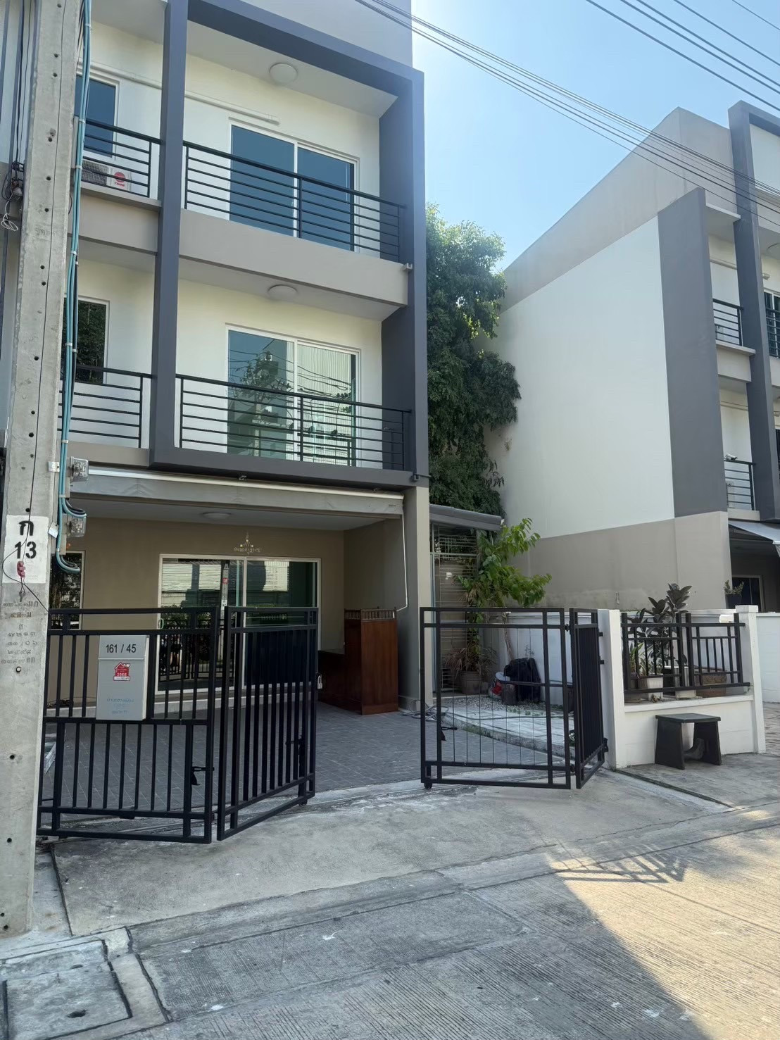 3-story townhome for rent, Klang Muang Village, Sukhumvit 77, good location, near BTS On Nut, convenient travel, suitable for both living and office use. 3-story townhome for rent, Klang Muang Village, Sukhumvit 77, good location, near BTS On Nut, convenient travel, suitable for both living and office use.