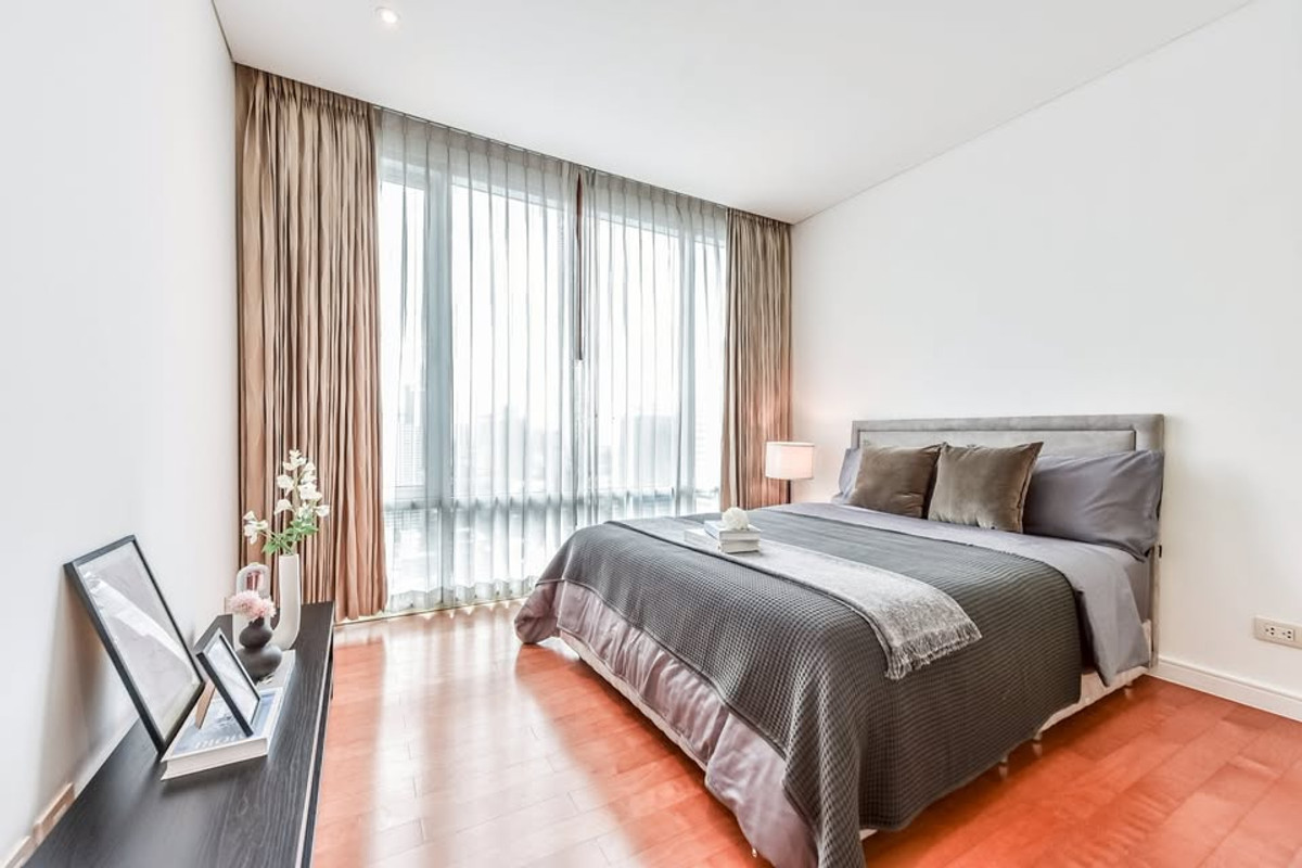 P0391 For Rent — Luxury Condominium, Ready to Move In, Pet-Friendly Fullerton Sukhumvit Prime location with convenient access to BTS Ekkamai and international schools P0391 For Rent — Luxury Condominium, Ready to Move In, Pet-Friendly Fullerton Sukhumvit Prime location with convenient access to BTS Ekkamai and international schools