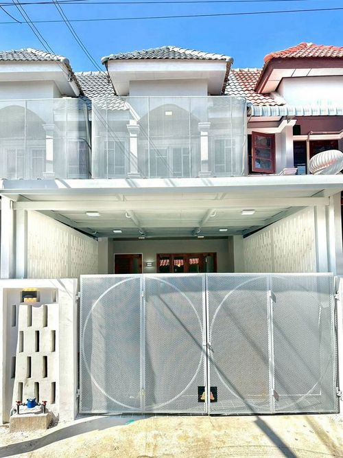 ขายทาวน์เฮ้าส์ 2 ชั้น หมู่บ้าน ช.รุ่งเรือง 6 ใกล้รถไฟฟ้าสายสีม่วง สถานีแยกบางพลู เนื้อที่ 18 ตารางวา 2 ห้องนอน ตำบลบางรักพัฒนา อำเภอบางบัวทอง จังหวัดนนทบุรี